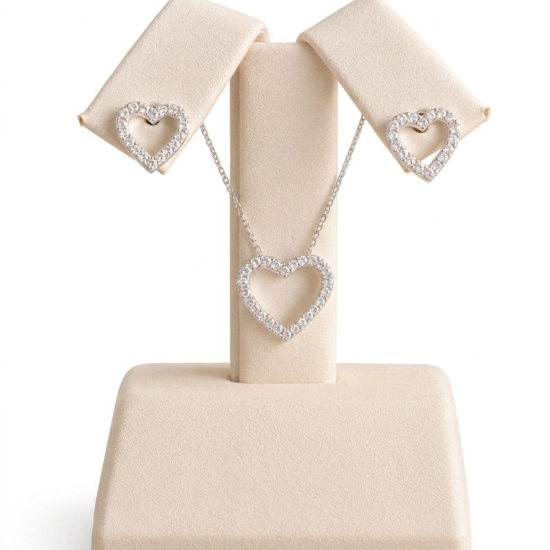 Set de aretes y dije de corazón